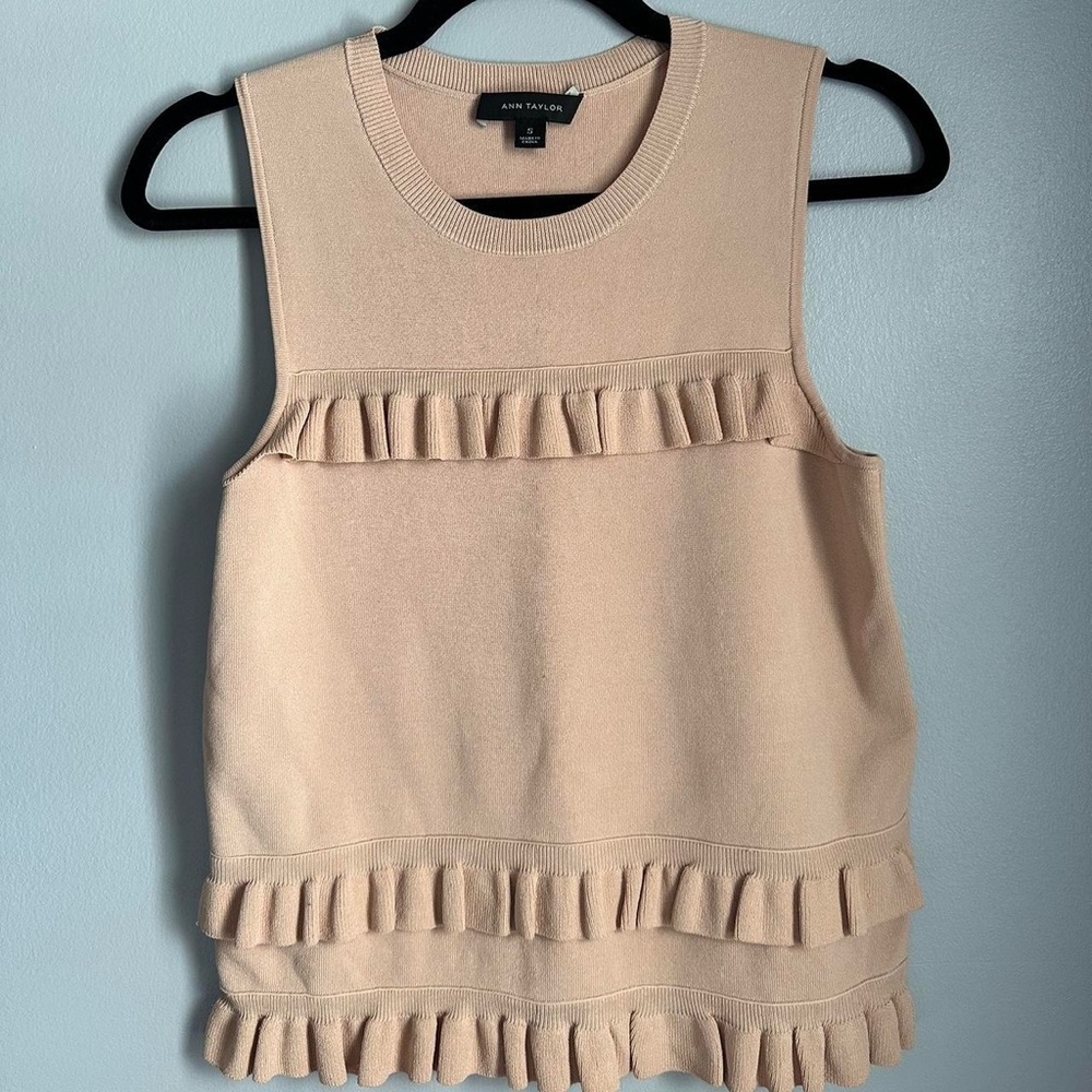 Beige knitted tank top with ruffles